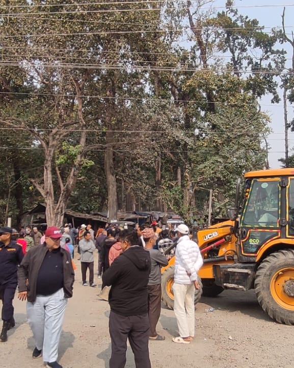 वन अतिक्रमण गरेर बनाइएका टहरा हटाइयो
