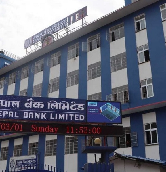 नेपाल बैंक लिमिटेडका तत्कालीन उपप्रबन्धक श्रेष्ठ पक्राउ