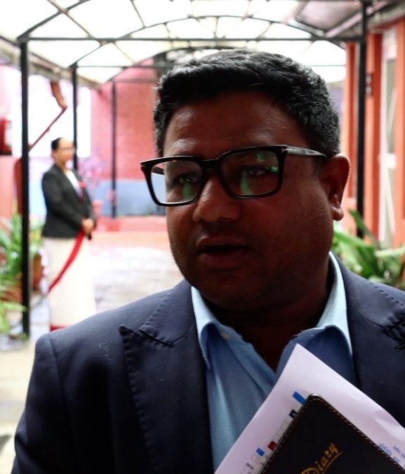 संसदमा बोल्न पाउनु प्रधानमन्त्रीको अधिकार हो, हामी रोक्दैनौं : सन्तोष परियार