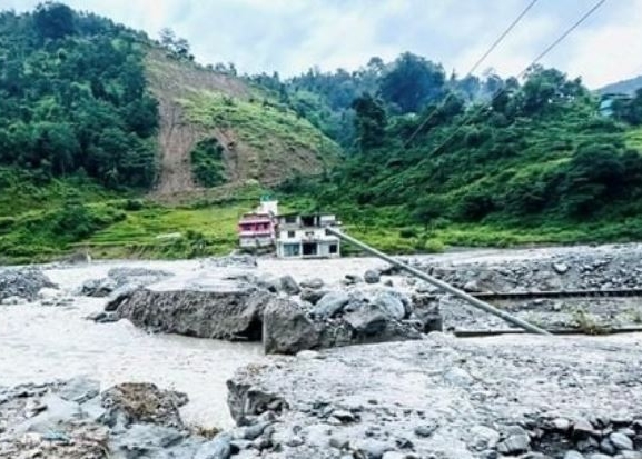 ‘पानी पर्दा मुटु काँप्छ, टहरा बगाउला भन्ने डर लाग्छ’