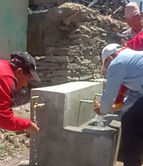 आठबिसकोटको काथिना भण्डारी गाउँमा एक घर एक धारा 