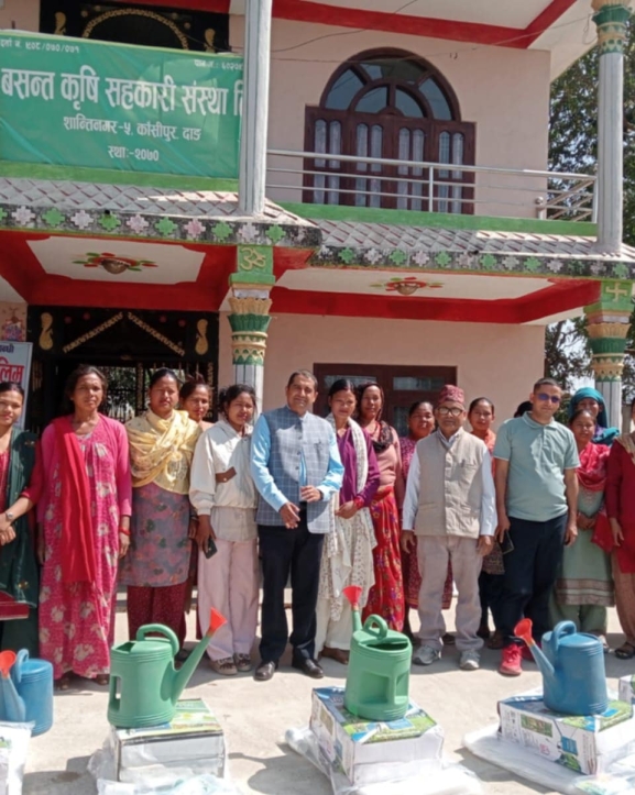 बेमौसमी तरकारीबाट मनग्य आम्दानी गर्दै मुक्त कम्लरी किसान