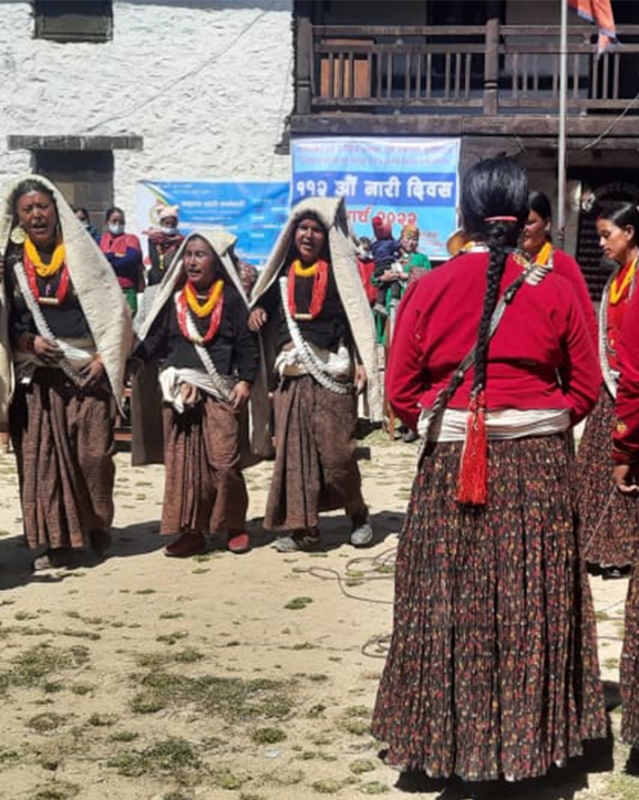 देउडा खेलेर हुम्लाका महिलाले मनाए महिला दिवस
