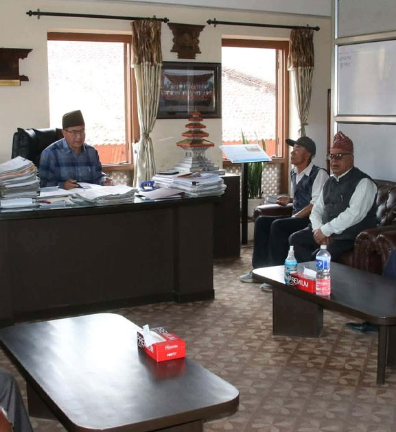 पूर्वराष्ट्रपति भण्डारीद्वारा एमालेका जनसंगठनका नेताहरूसँग परामर्श