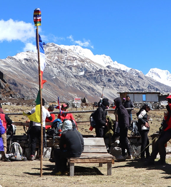 कञ्चनजंघा क्षेत्रमा पर्यटकको चहलपहल बढ्यो