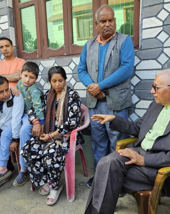 शेखर कोइरालाले भेटे प्रकृतिको परिवारलाई