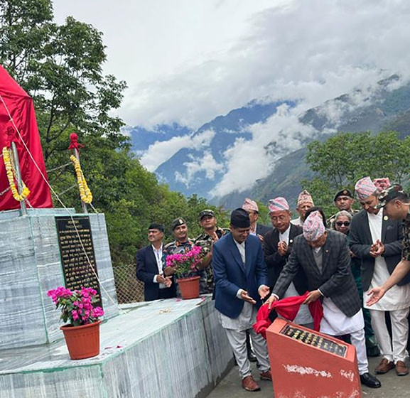 राष्ट्रकवि घिमिरेको शालिक अनावरण