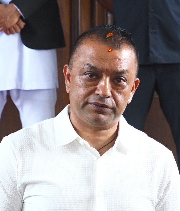 कांग्रेस सभापति थापाको प्रश्न- प्रधानमन्त्री ठालु भएर भाउ खाएर बस्ने हो ?