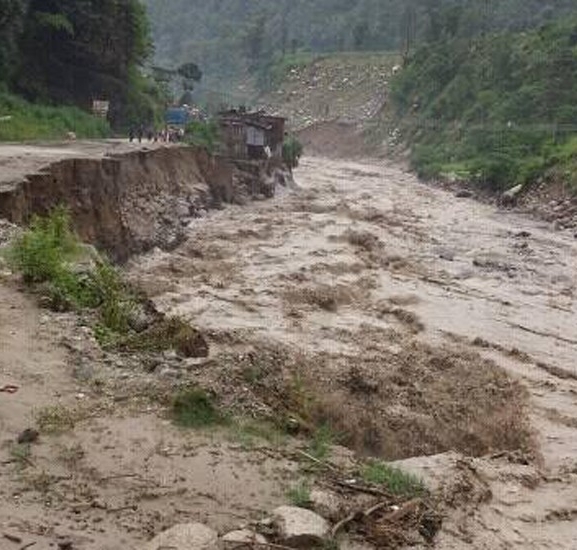 आइतबारसम्म बाढीको जोखिम