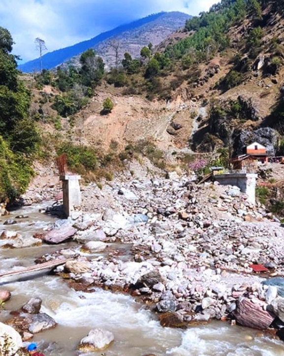 भुजी र दरमखोला पुल निर्माणमा लापरबाही