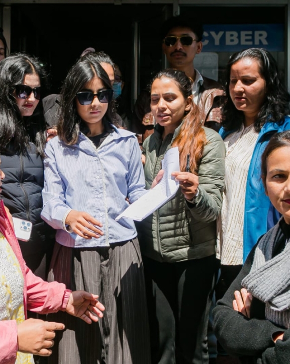 गालीगलौज तथा बलात्कारको धम्की दिनेविरुद्ध अमिशाले दिइन् साइबर ब्युरोमा उजुरी