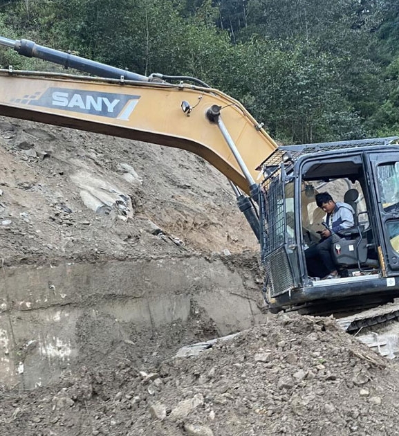 धुलिखेल-खावा खण्डमा आवागमन रोकेर स्तरोन्नति गरिँदै