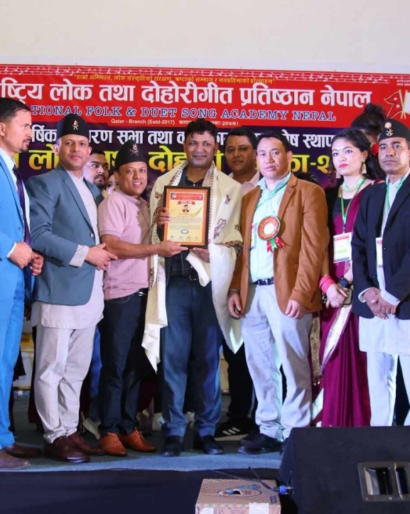 कतारमा एकैदिन चार संस्थाबाट सम्मानित भए राजु परियार