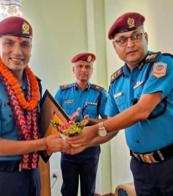 मौलापुरका प्रहरी निरीक्षक केसी बने उत्कृष्ट प्रहरी