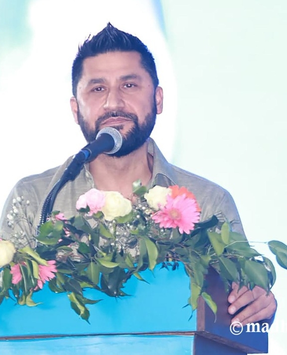 रविले भने- झुक्किएर बल आएछ भने बालेनको खुट्टामा पास गर्ने जिम्मा मेरो