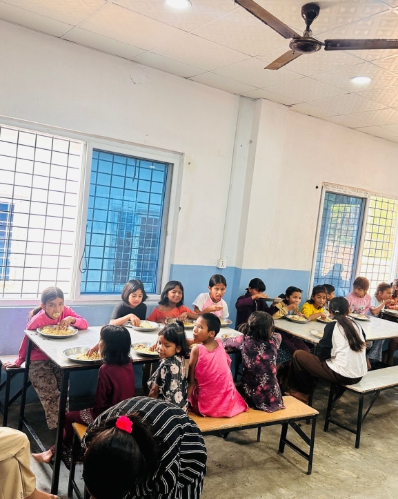 सिटिजन लाइफ इन्स्योरेन्सद्वारा अनाथ तथा असहायबालबालिलागि खाद्यान्न सहयोग