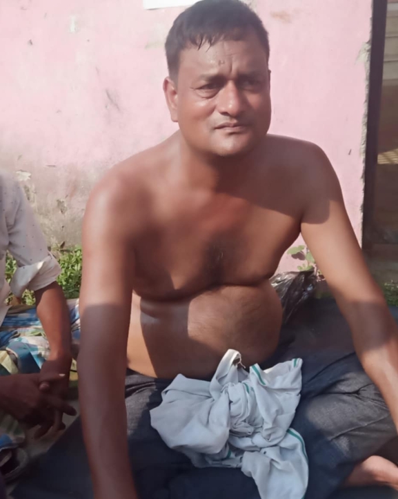 नगरपालिकाको गेट अगाडि अर्धनग्न अनशन