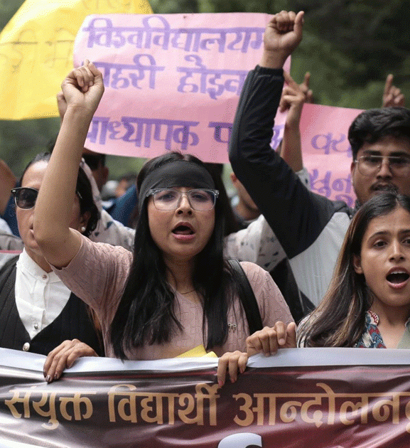 सरकारको निर्णयविरुद्ध त्रिवि परिसरमा विद्यार्थीहरूको संयुक्त मार्चपास