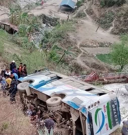 अर्घाखाँचीमा बस दुर्घटना : ४ जनाको मृत्यु, ५ गम्भीर 