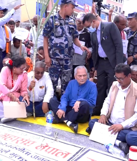 उखु किसानको आन्दोलनलाई पूर्वप्रधानमन्त्री भट्टराईको समर्थन