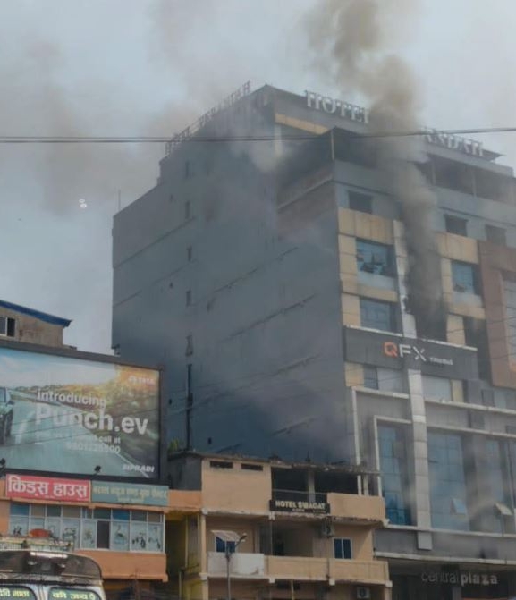 इटहरीको सेन्टर प्लाजामा आगलागी : १६ जनाको उद्धार