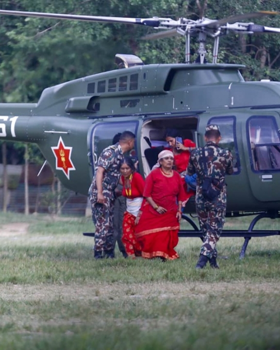 नेपाली सेना र निजी क्षेत्रका हेलिकप्टरद्वारा ११४ जना बाढी प्रभावितको उद्धार