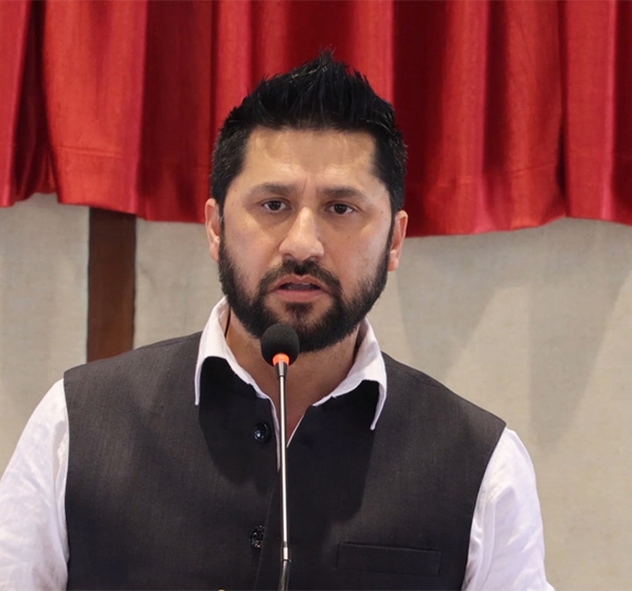 बयानमा पनि जीबी देखाएर पन्छिए रवि