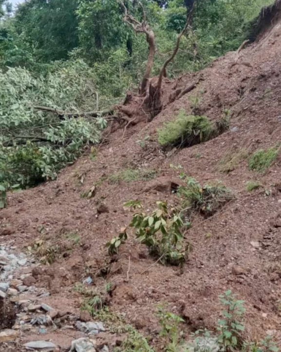 उदयपुरमा पहिरोमा पुरिएर एक जनाको मृत्यु, दुई जना घाइते