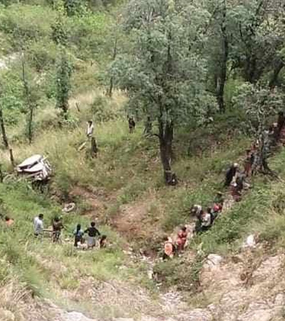 जिप दुर्घटनामा २ जनाको मृत्यु