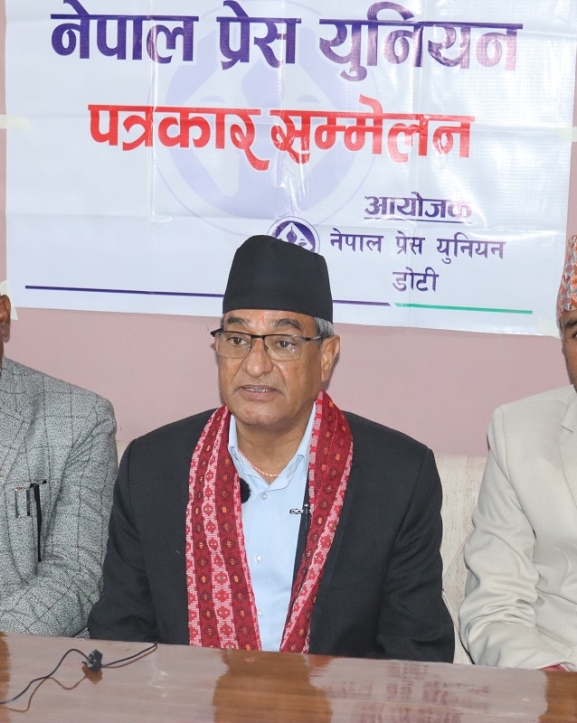 गणतन्त्रको विकल्प राजतन्त्र हुन सक्दैन : गृहमन्त्री लेखक