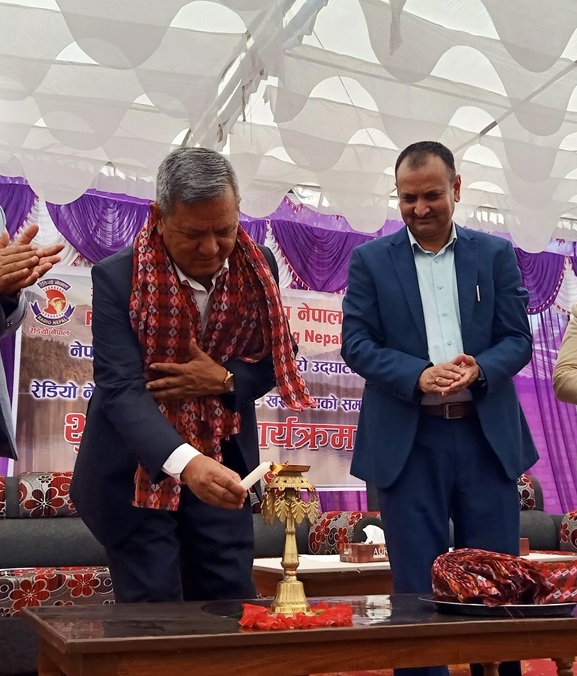 मातृभाषाका समाचार प्रवाहले संघीयताको मर्म व्यवहारमा उतार्न सहयोग पुग्छ : सञ्चारमन्त्री गुरुङ