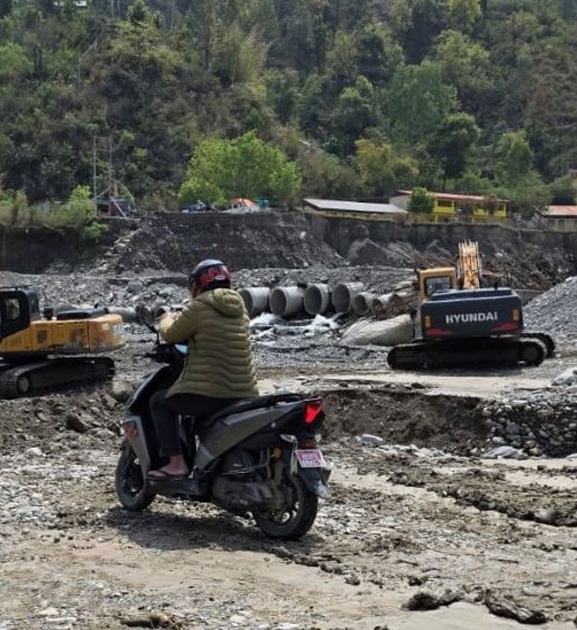 बाढी र पहिरोका कारण ५ राजमार्ग प्रभावित, २ खण्ड पूर्ण रूपमा बन्द