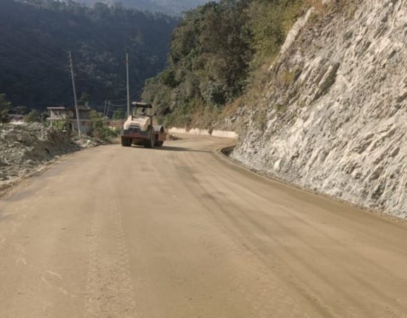 मालढुंगा–बेनी सडक धमाधम स्तरोन्नति हुँदै