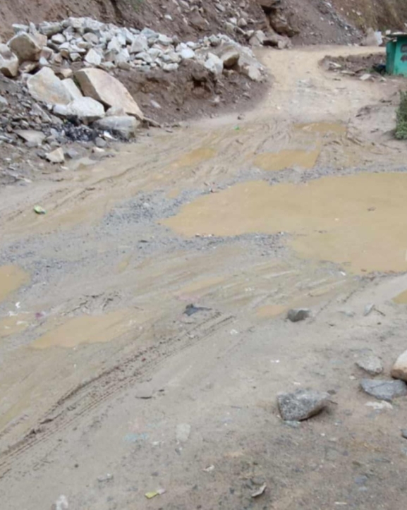 सहिदमार्ग : हिउँदमा धुलाम्य, बर्खामा हिलाम्य !