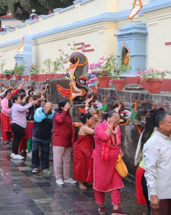 तामाङ समुदायमा चैत्र शुक्ल पूर्णिमा : बौद्धमा बत्ती बालेर बालाजुमा स्नान