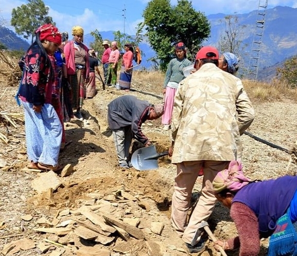 श्रमदानबाटै सिँचाइ योजना मर्मत