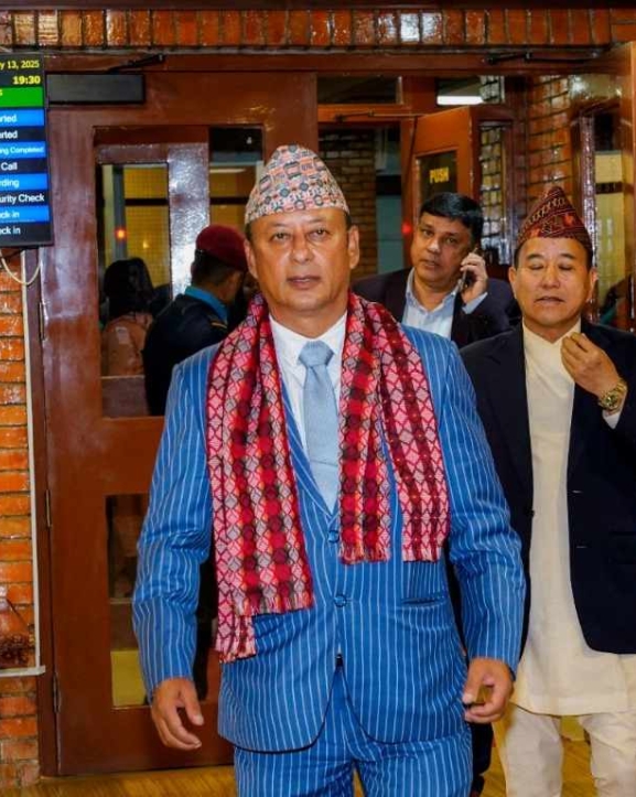 भारतको उर्जा सप्ताहमा भाग लिएर उर्जामन्त्री खड्का स्वदेश फिर्ता