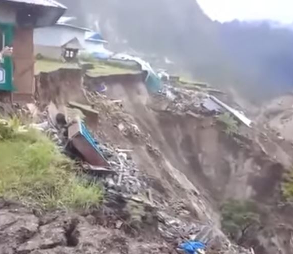 सोलुखुम्बुको थामेखोलाले पाँच घर बगायो