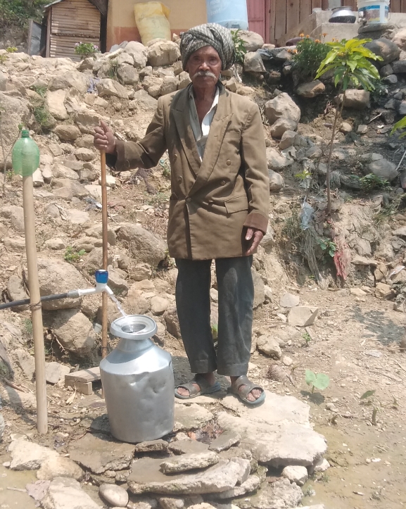 खानेपानी धारा आएपछि डम्रीघारीका स्थानीय खुसी