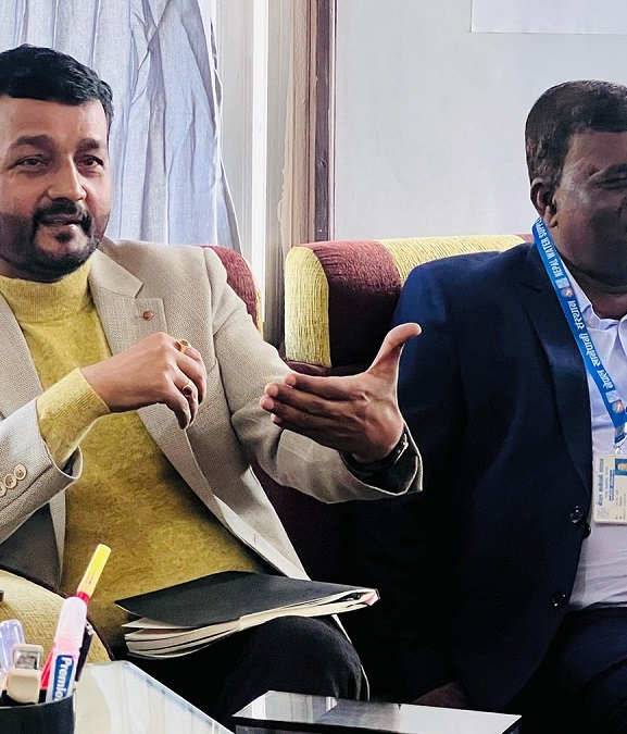 नागरिकप्रति उत्तरदायी भएर काम गर्न मन्त्री यादवद्वारा निर्देशन