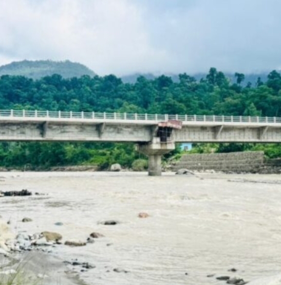 विकट बस्तीमा पुल बनेपछि खुसीयाली