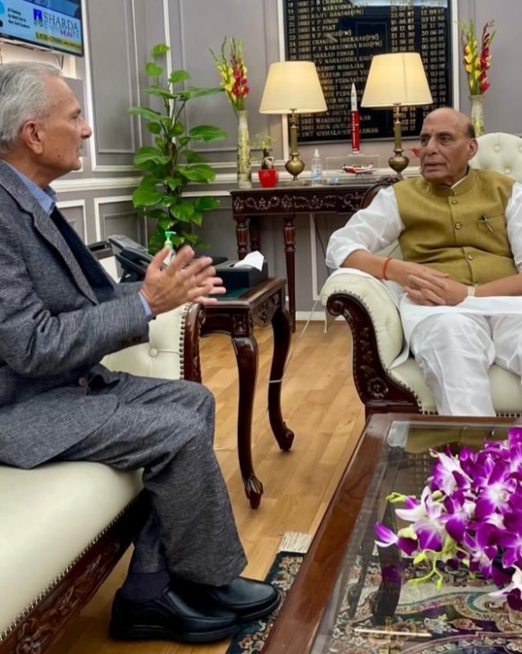 पूर्वप्रधानमन्त्री भट्टराई र भारतीय रक्षामन्त्री सिंहबीच भेटवार्ता