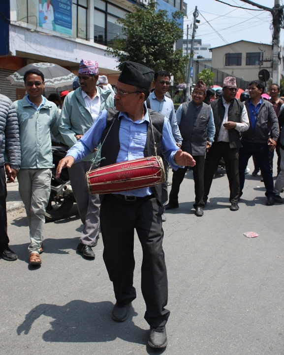 शिक्षकहरुको प्रदर्शन जारी