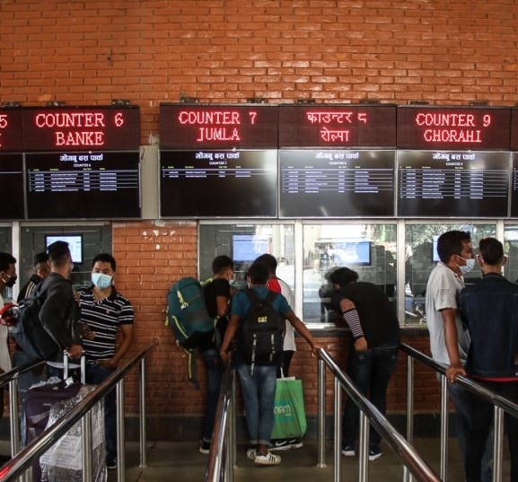 सार्वजनिक यातायात र हवाई टिकट पाउन मुस्किल