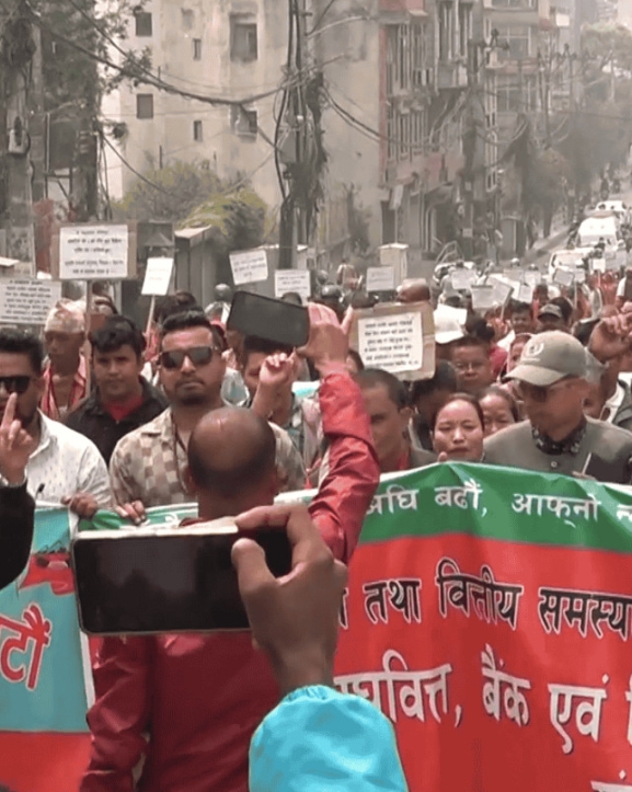 काठमाडौंमा सहकारी र लघुवित्त पीडितहरुले गरे प्रदर्शन