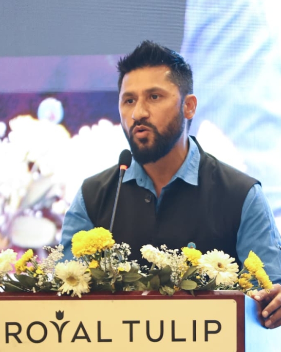 पुराना नेतालाई धन्यवाद दिँदै रविले भने, ‘इतिहास तपाईंले लेख्नुभयो, भविष्य हामी बनाउँछौं’ 