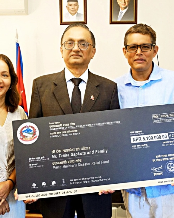 भोटेकोशी बाढीपीडितका लागि पोर्चुगलबाट सेफ टंक सापकोटाको ५१ लाख बढी सहयोग