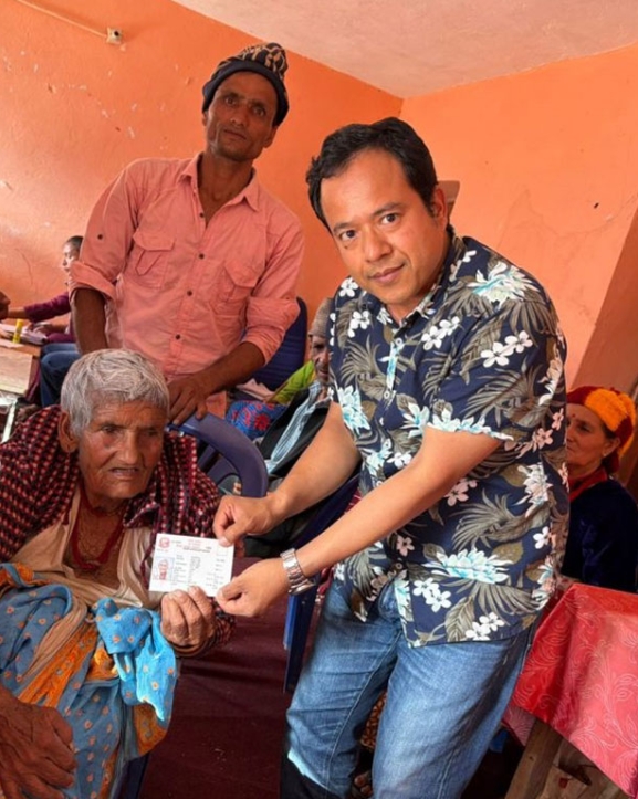 ९७ वर्षीया लालुदेवी भट्टले नागरिकता पाउँदा…
