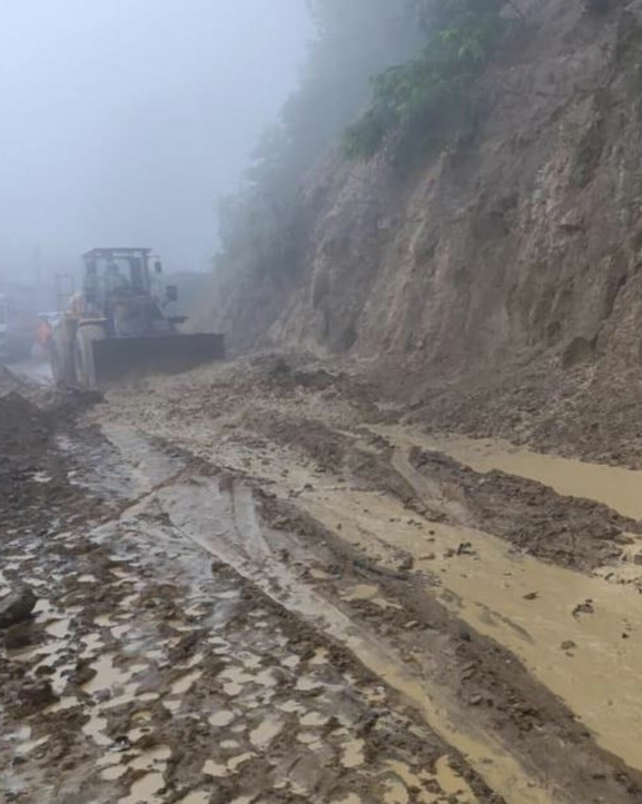 वर्षाले नारायणघाट बुटवल खण्ड पूर्णरुपमा अवरुद्ध, वैकल्पिक सडक प्रयोग गर्न आग्रह