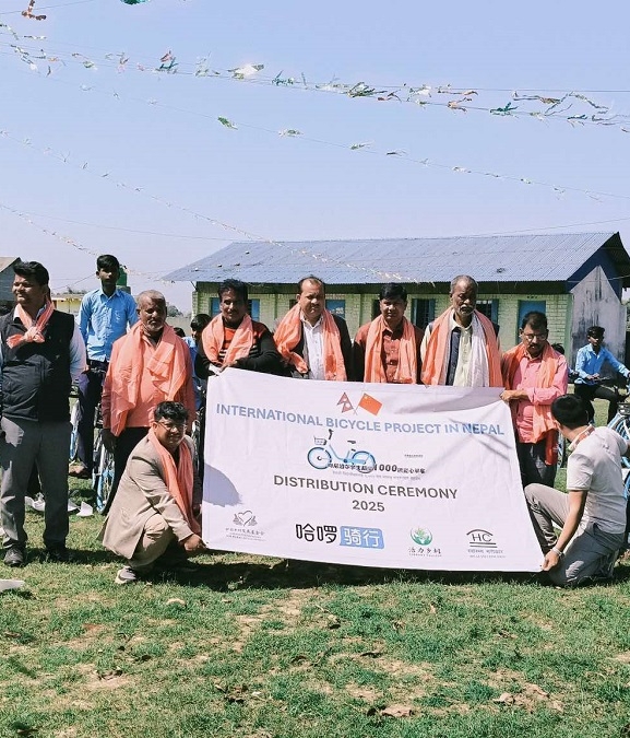 १ सय ६० जना विद्यार्थीलाई साइकल वितरण